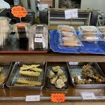 富士見うどん - トッピングコーナー
      2024/03/07
      温かけうどん 290円
      麺増量 1玉 120円
      天ぷら 各150円
      ・紅しょうが かきあげ
      ・鶏ささみ
      ・いかげそ
      ✳︎ネギ、天かす、生姜、紅生姜 無料