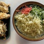 富士見うどん - 2024/03/07
      温かけうどん 290円
      麺増量 1玉 120円
      天ぷら 各150円
      ・紅しょうが かきあげ
      ・鶏ささみ
      ・いかげそ
      ✳︎ネギ、天かす、生姜、紅生姜 無料