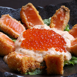 We are proud of our seasonal fresh fish! ``Salmon rare cutlet'' with salmon x salmon roe