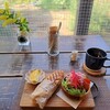 ALL THE ORZA - キューバサンドとホットコーヒーをテラス席で～野鳥のさえずりを聴きながら