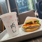 SHAKE SHACK - 