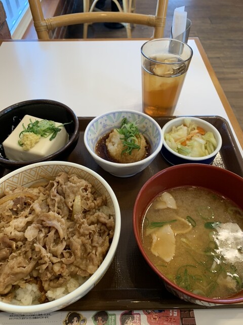 「やっぱ好きやねん」と「悲しい色やね」、たまにゴッチャになっちゃうんですよね。全然違う歌なんですけどね。 : すき家 函館漁火通店の写真