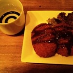 スタンディング　８オンス - 大雪渓樽酒とコロッケ