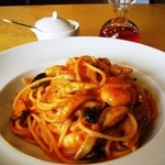アル・パッソ - 海老とキノコのトマトソース