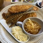 とく山 - 大きめアジフライ 骨せんべい食べず