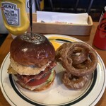 THE CORNER Hamburger & Saloon - 