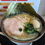 麺匠 うえ田 - ...「家系 得 豚骨醤油ラーメン（1000円）」、器が小さ目の為、スープまで飲み干せる分量。。