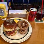 ザ・コーナー ハンバーガー＆サルーン - 