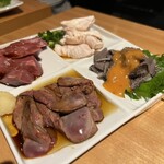 Tachinomi Hachi - 肉刺4種盛り