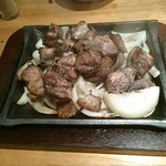 炭焼地鶏 まくら - もも焼き