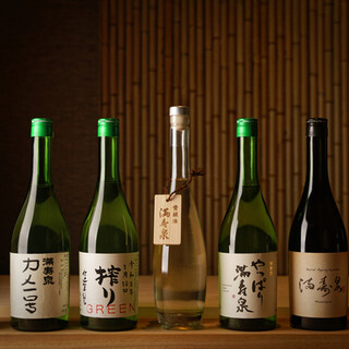 鮨との相性は抜群。日本酒に精通した職人が厳選したペアリング