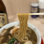 らーめん 七彩飯店 - 平打ち手揉み麺はもっちもち