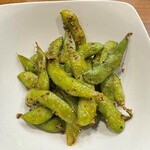 餃子屋つつむ - 黒胡椒風味の枝豆
