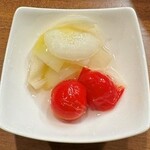餃子屋つつむ - 自家製ピクルス
