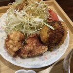 Gohandokoro Tsubame - アサリのクリームコロッケと鳥唐揚げ