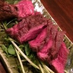 肉山 - 赤牛のモモ肉