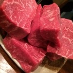 肉山 - 黒毛和牛のモモ肉のかたまり