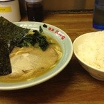 六角家 - ラーメン並650円・のり増し100円・小ライス100円