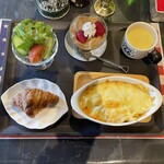 カフェアンドダイナー 古民家66 とっとっと - 娘はレディースグラタンセット。クロワッサンも絶品です