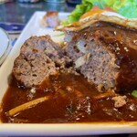 カフェアンドダイナー 古民家66 とっとっと - ファーストカット！高さのあるハンバーグ断層