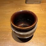 創作鉄板 粉者東京 - 先付け　牛エキスにカツオ出汁のスープ