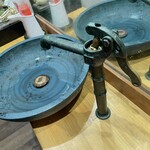 カフェアンドダイナー 古民家66 とっとっと - コレは洗面所の水道。ポンプ形状洒落てます