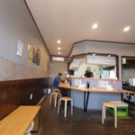 濃厚野菜タンメン 牛しおBASE - 店内