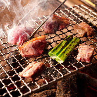 ``Chicken Yakiniku (Grilled meat)'' over charcoal around the hearth