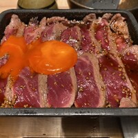 焼肉㐂舌 南船場 - 黒毛和牛熟成イチボ肉タタキステーキのお重