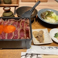 焼肉㐂舌 南船場 - 黒毛和牛熟成イチボ肉タタキステーキのお重