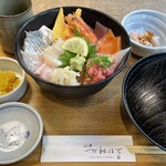 沼津かねはち - 特選海鮮丼　2,398円(税込)