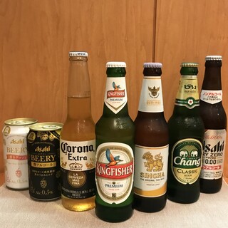 用印度啤酒和泰国啤酒干杯!