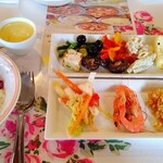 キャナリィ・ロウ - 