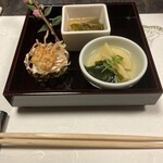 Tempura Nakasei - 春の先付。車海老の頭の天麩羅、若竹煮、鯛の桜蒸し