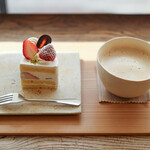 菓子・茶房 チェカ - 季節のショートケーキ + カフェラテ☆