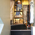 ロトンダ - ここから階段で５Fへ・・