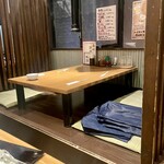 炭火焼ホルモン酒場 元気家 - 店内1