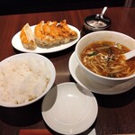 石庫門 - 焼餃子(6ケ)　¥250　ライス(小)　¥180