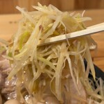 横浜家系ラーメン 喜夢家 - 白髪ねぎリフト