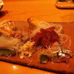 さっぽろすし均 - 刺身盛り合わせ、食いかけだけど笑