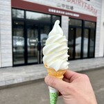 山中牧場 - お店の前でパチリ。