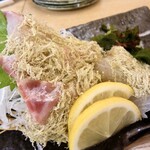 Mekikinoginji - 鯛の刺身のとろろ昆布〆。切り身がでかい！