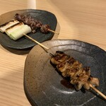 Koshitsu Yakitori Akamine - イカダ・ハツ元串・皮串