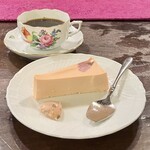 茜屋珈琲店 - 桜のチーズケーキ♡