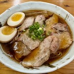 Jikaseimen En - 『支那そば醤油 燻しチャーシュー入り』1,610円+『有精卵味玉』180円