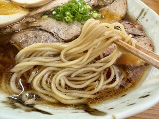 Jikaseimen En - 石臼挽きの全粒粉をブレンドしたしなやかな自家製手打ち麺