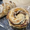 OZ bread - コーヒーロール 432円＋女神のクランベリーパン 453円