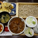 Tsukushi - 天ぷらせいろ＆ミニ牛すじカレー丼②