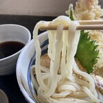 本格手打ちうどん とも作 - とも作ぶっかけ（麺リフト）