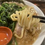 ラーメン ヤスオ - 麺はモチモチの中太麺